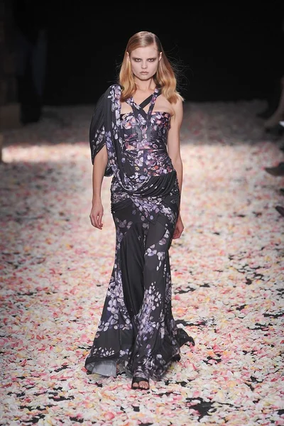 Look 25